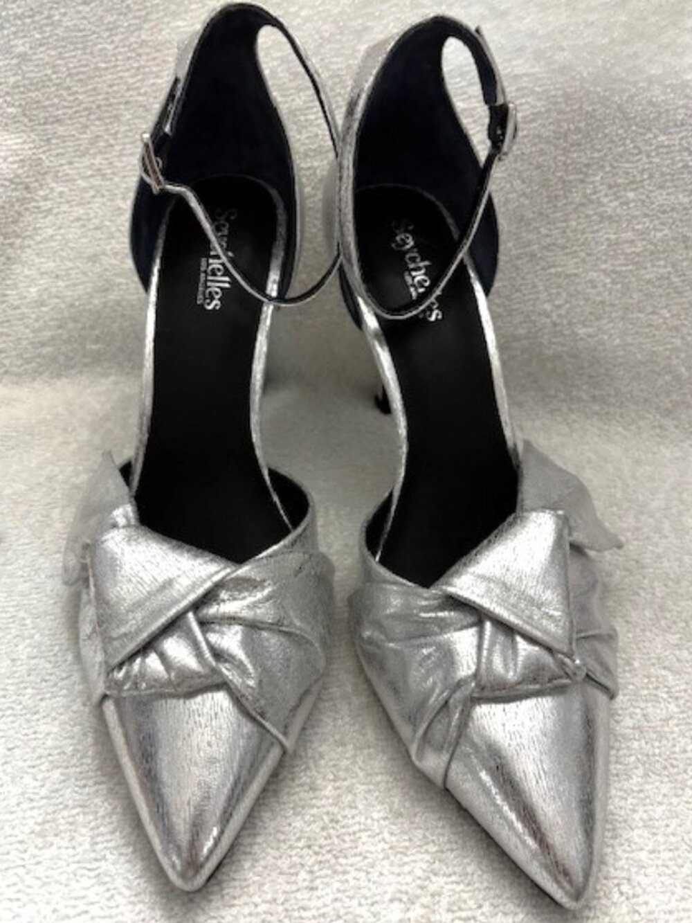 Seychelles Los Angeles First Dance silver leather heels, bow detail Size 8-1/2